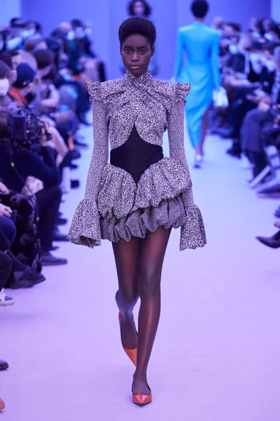 Look 10